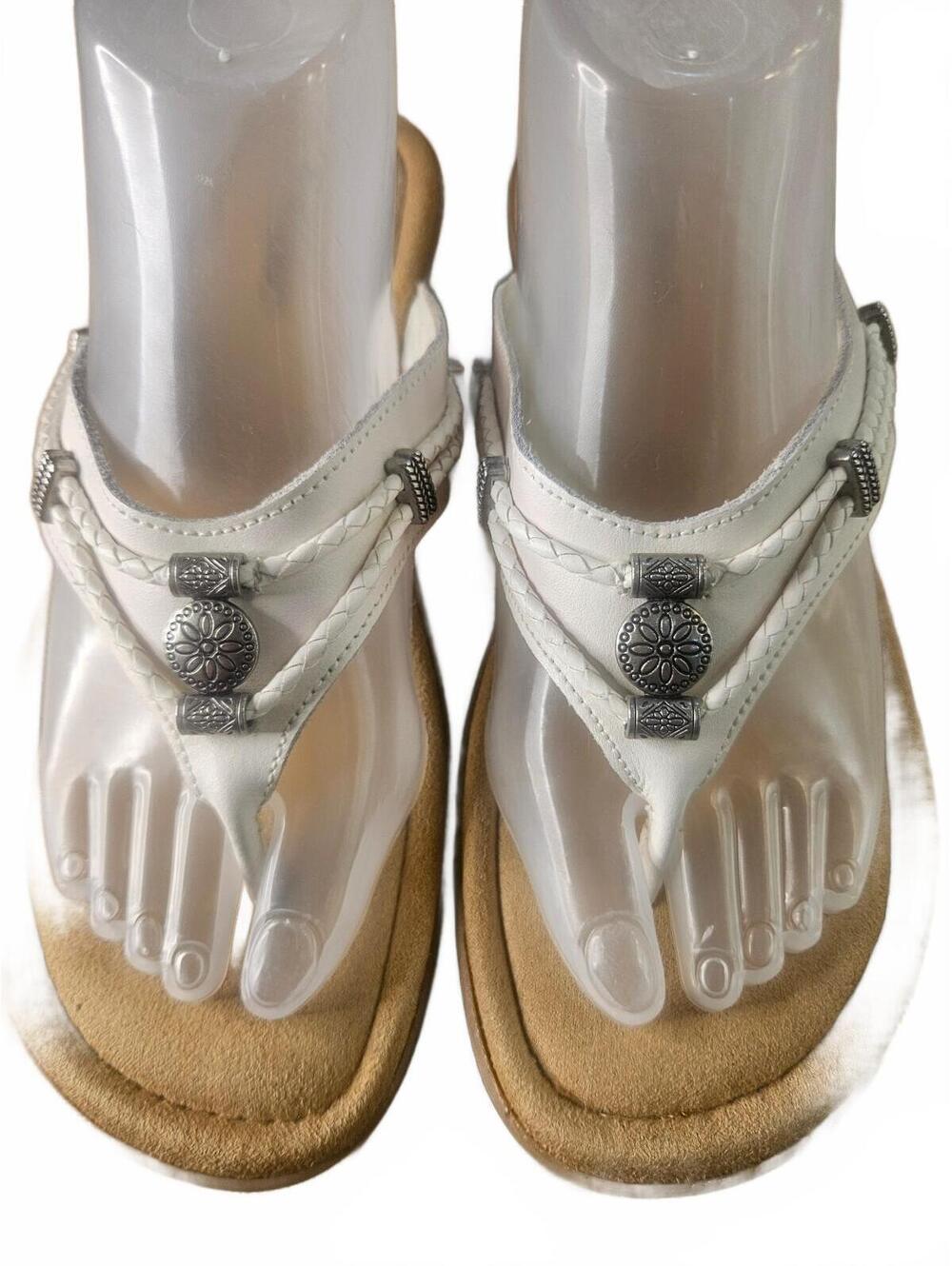 Minnetonka Women's White Leather Thong Sandals Size 10M Cushioned Leather